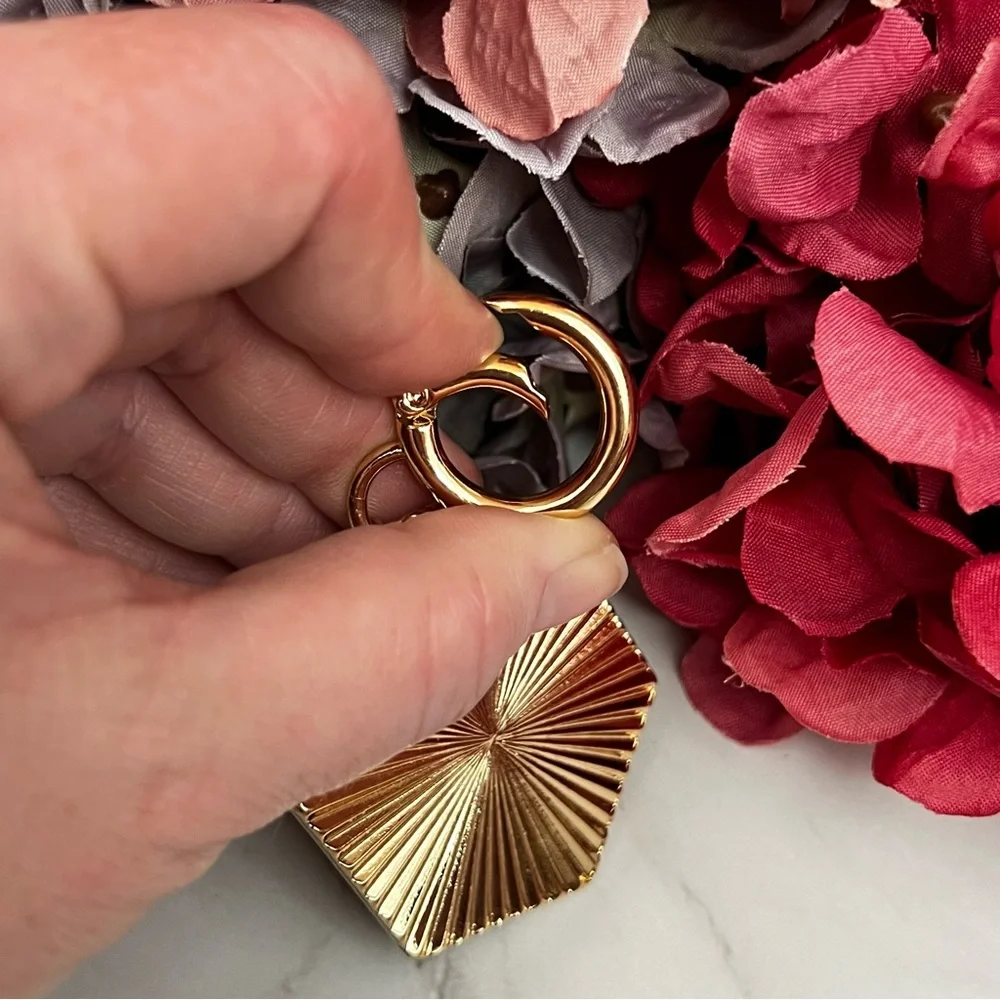Gorgeous Golden Bumblebee and Leopard Hexagon Keychain Charm - Picture 7 of 16
